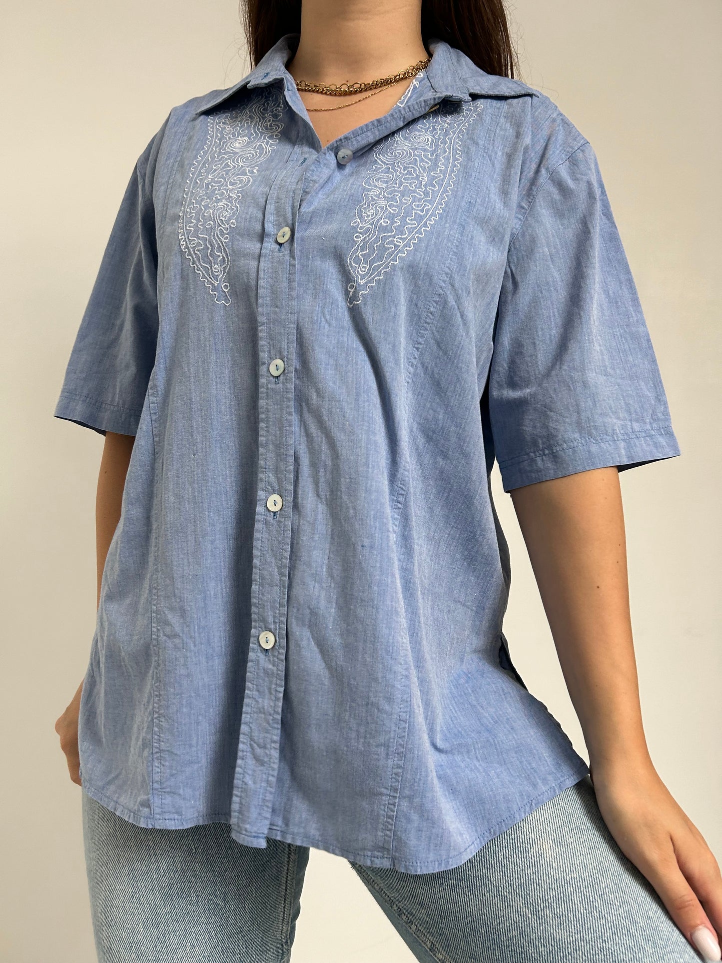 90s embroidered blue denim oversized shirt Size 38 to 42