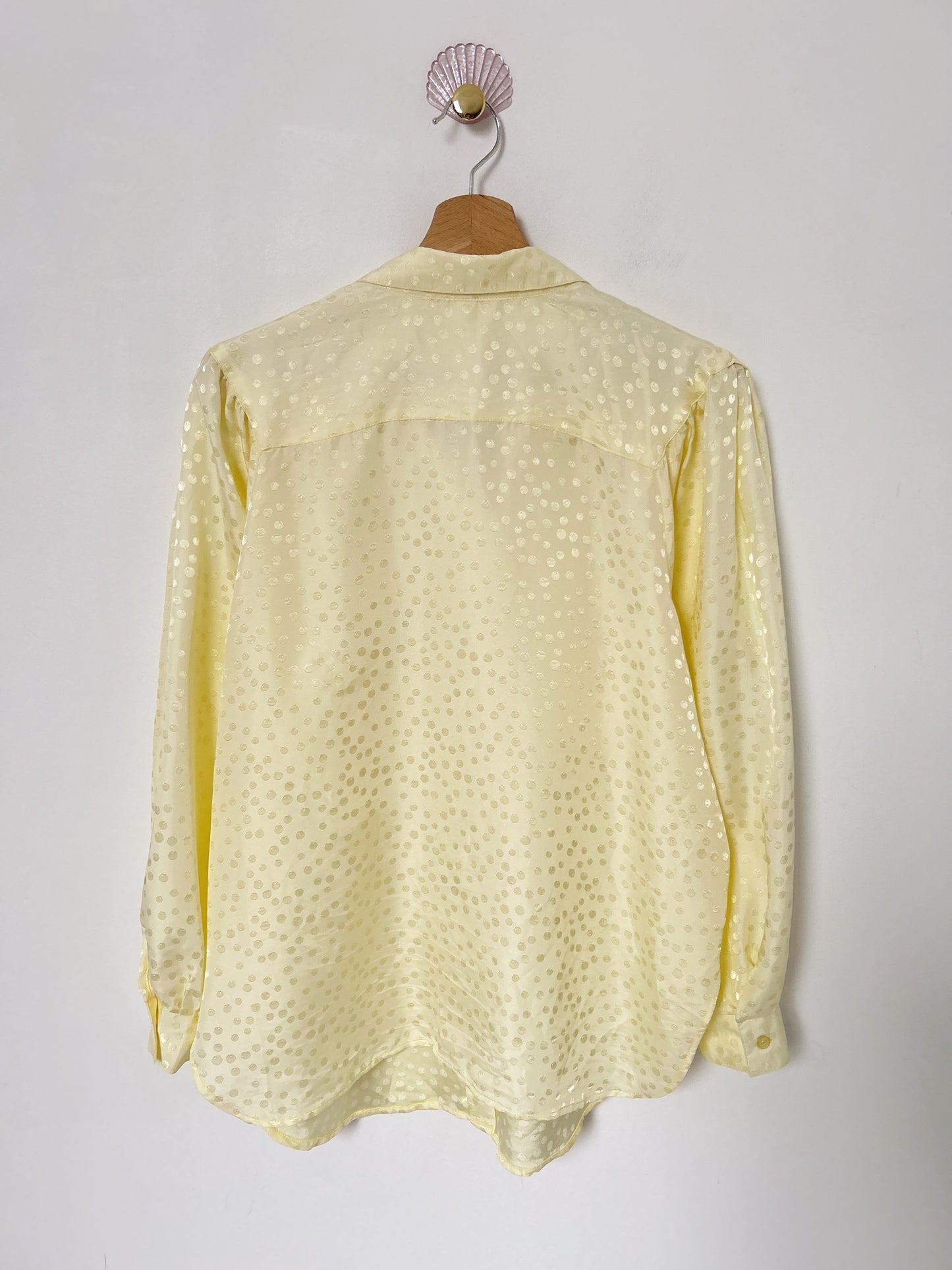 Chemise manches bouffantes jaune satinée 90s Taille 40