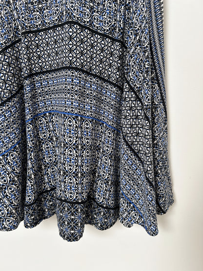 Robe à motifs bleus et noirs Taille 38