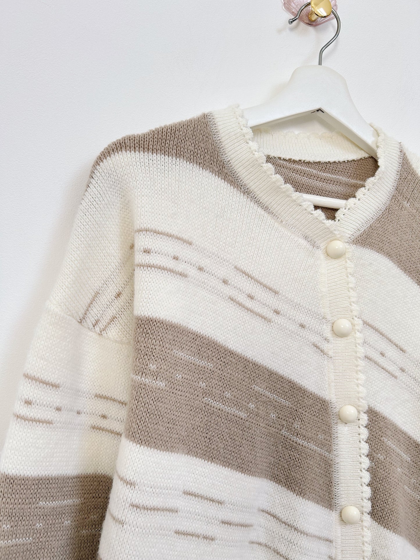 Cardigan oversize  à rayures blanc et beige 90s Taille 40