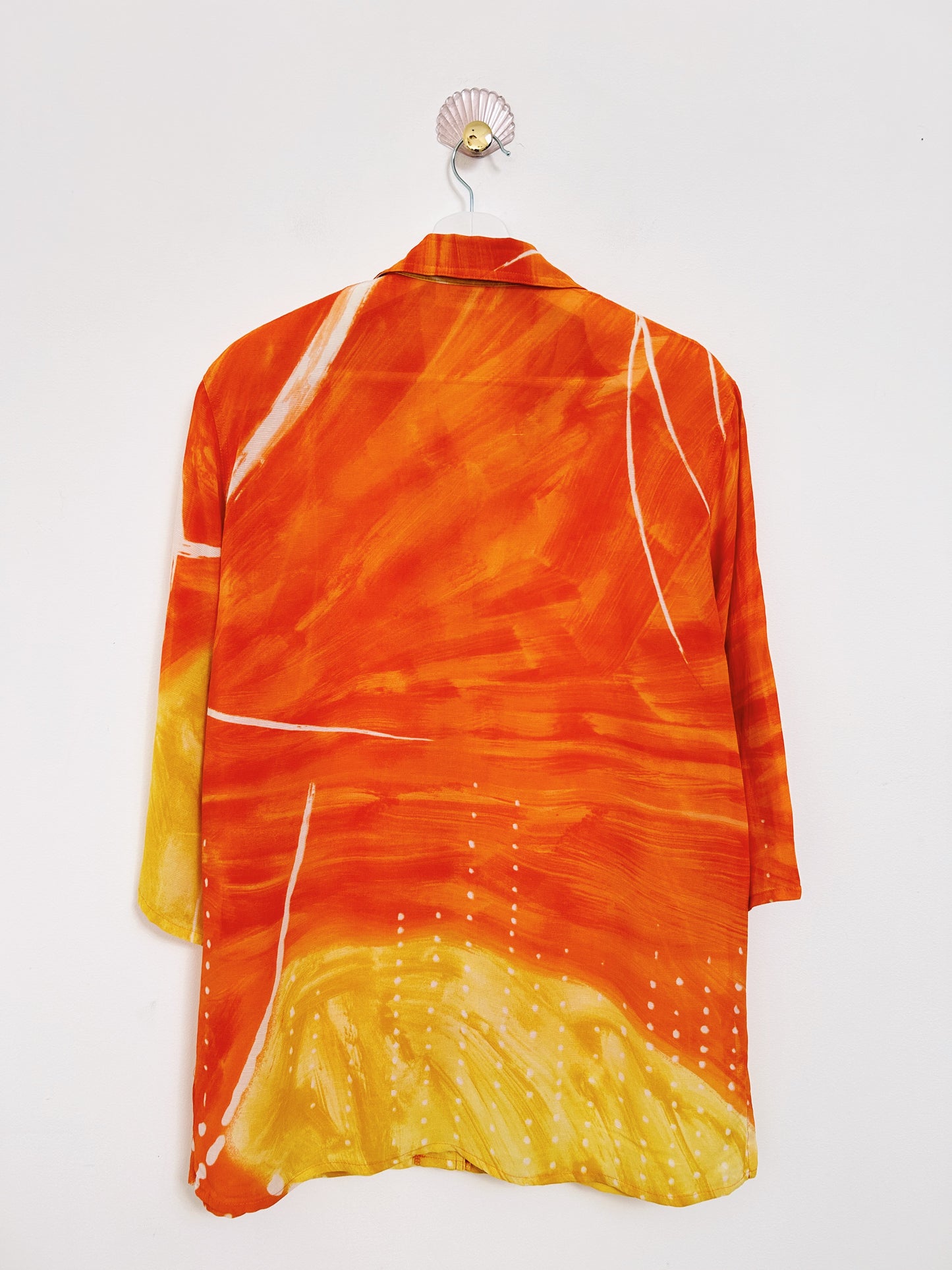 Orange oversized shirt with 90s patterns Size 36 to 40