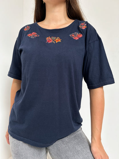 90s Embroidered T-Shirt Size 38/40