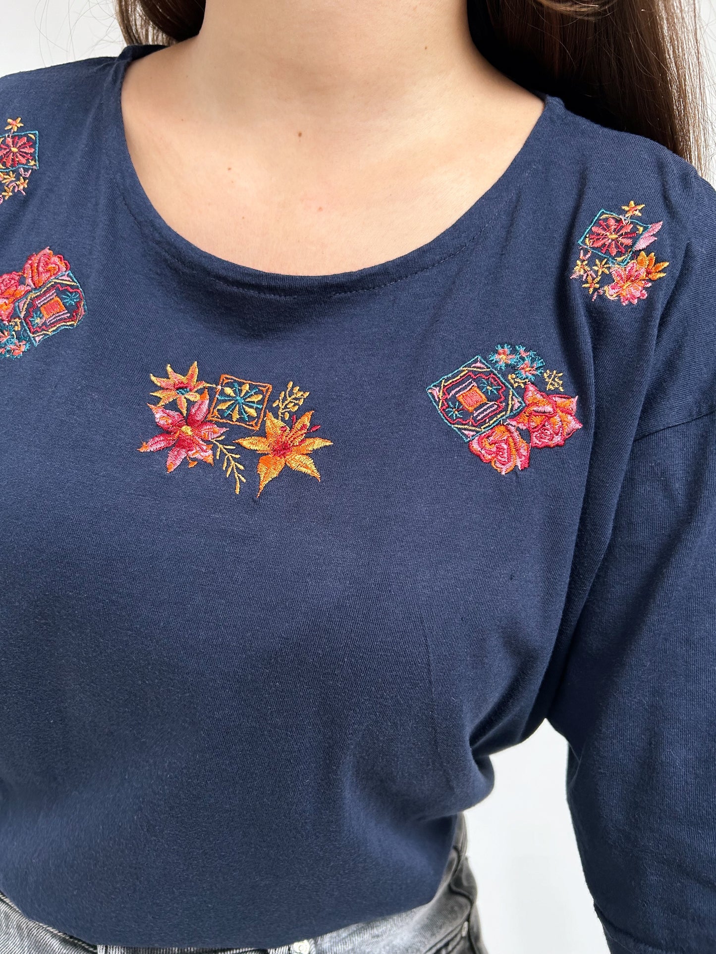 90s Embroidered T-Shirt Size 38/40