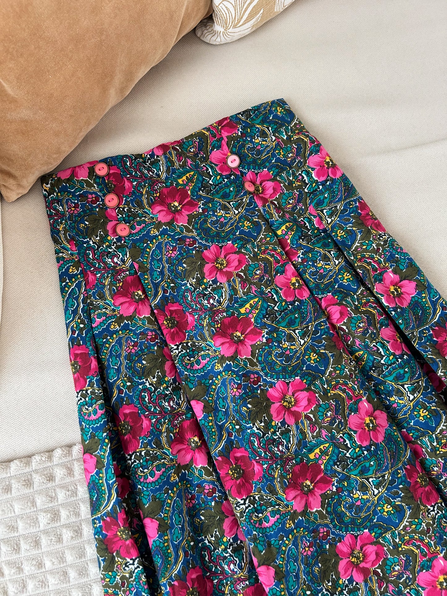 70s pleated floral skirt Size 34