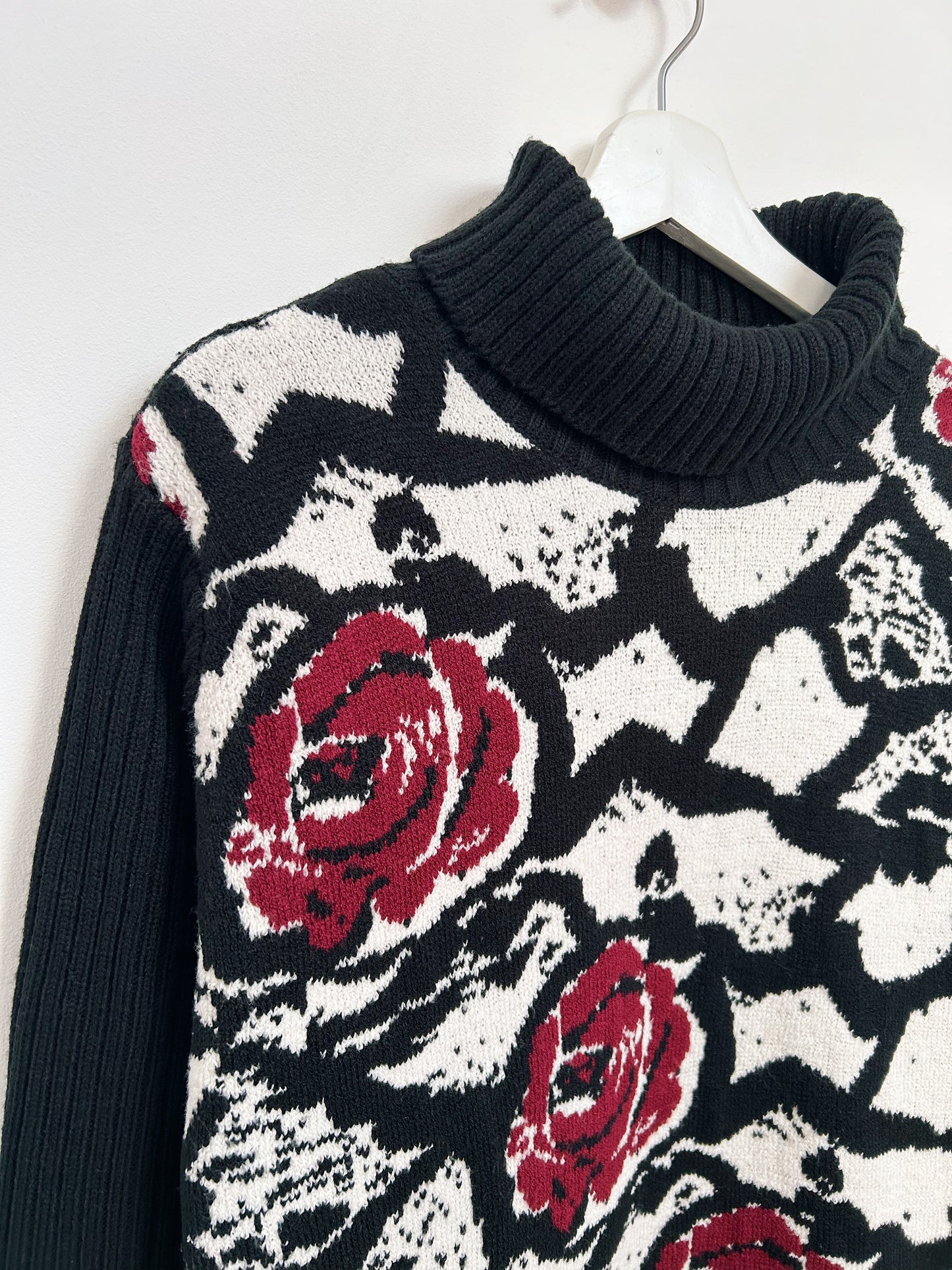 Pull oversize col roulé à motifs roses 90s Taille 40/42