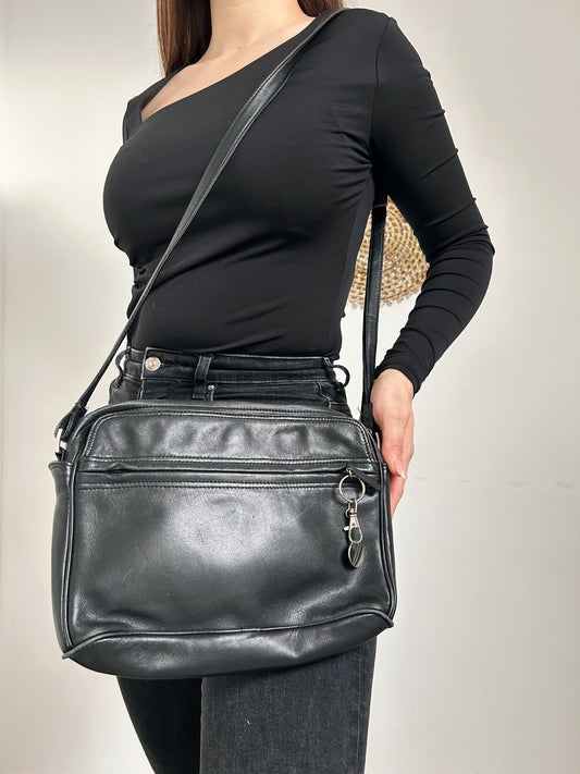 Sac bandoulière en cuir noir 80s