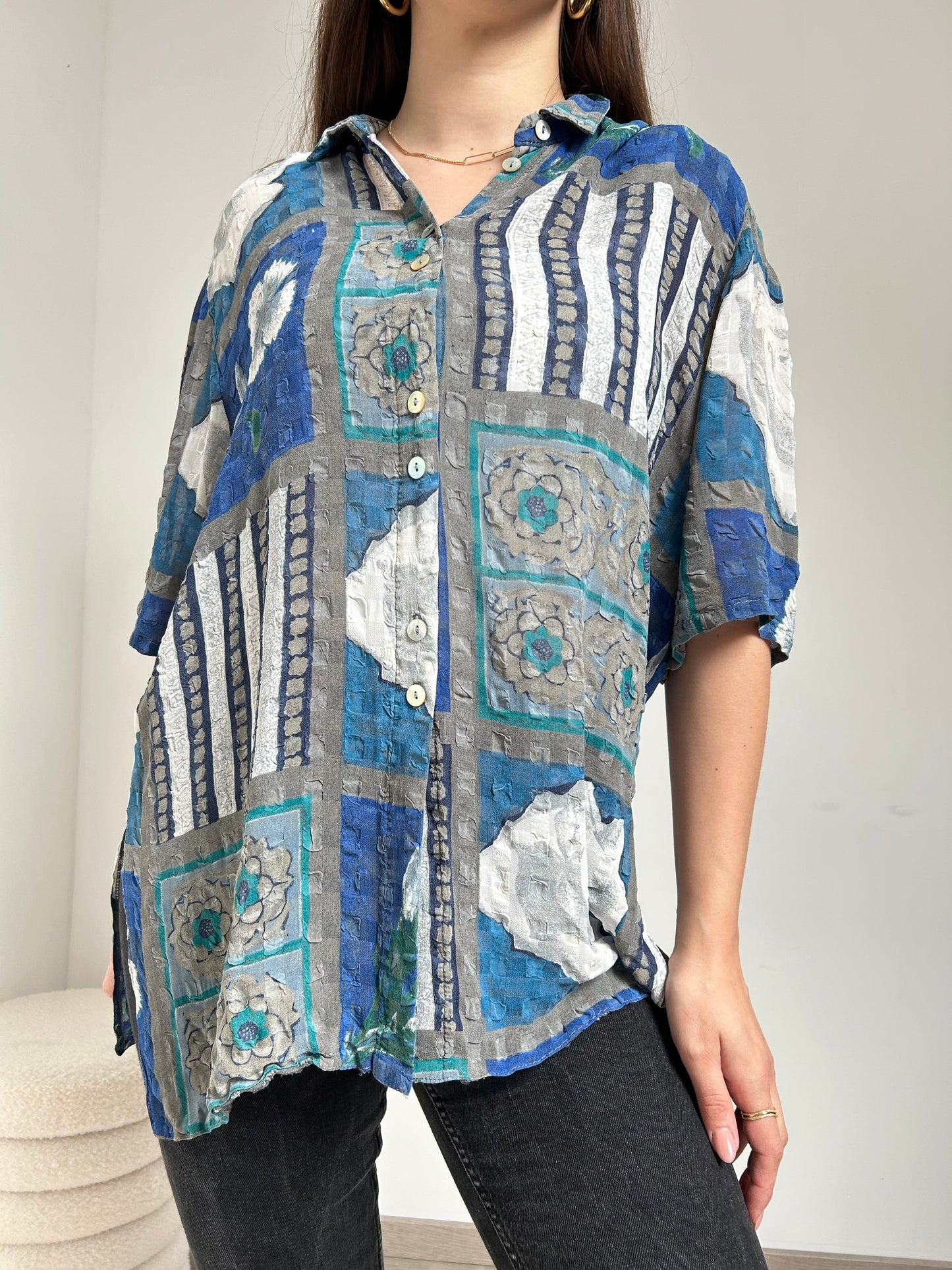 Chemise à motifs bleus fleuris texturée 90s Taille 38 à 42