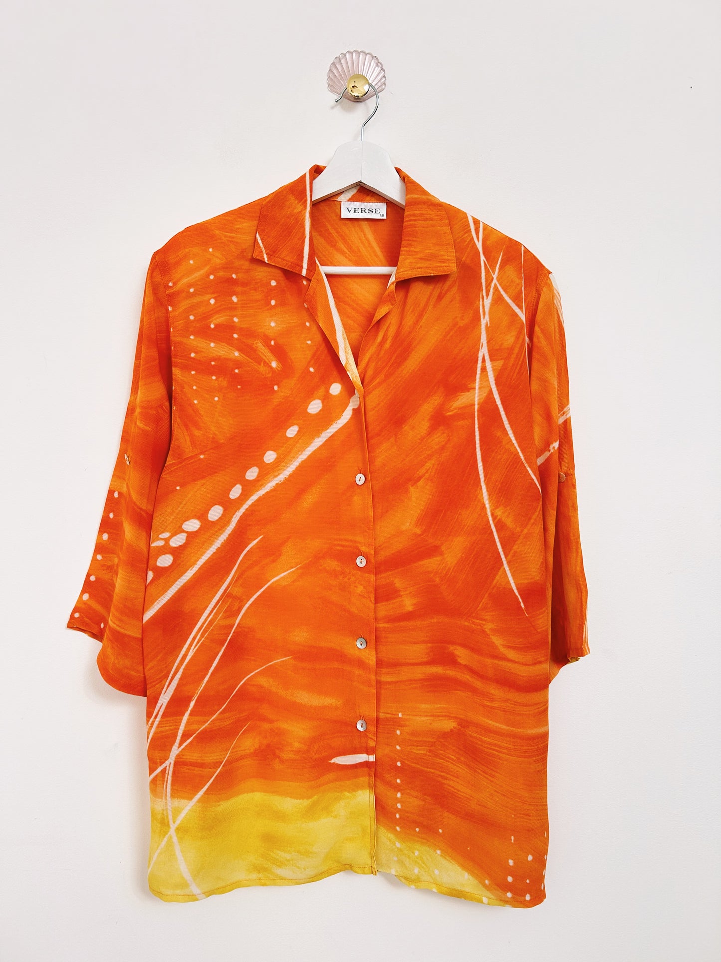 Orange oversized shirt with 90s patterns Size 36 to 40