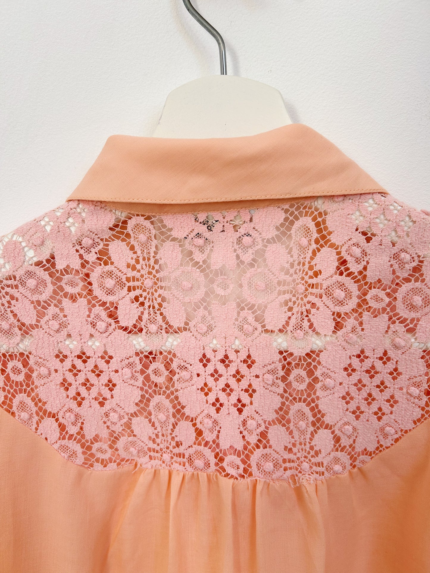 Chemise rose à dentelle 70s Taille 34