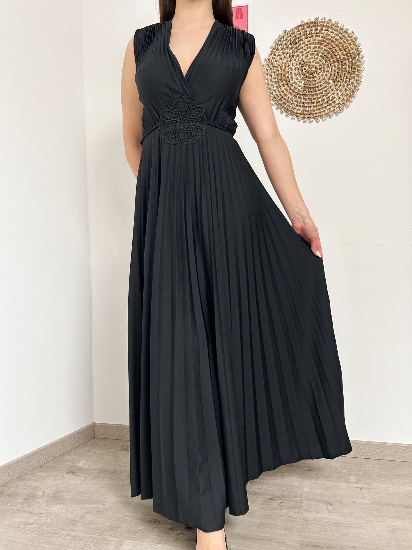 Long black pleated dress 70s Size 36