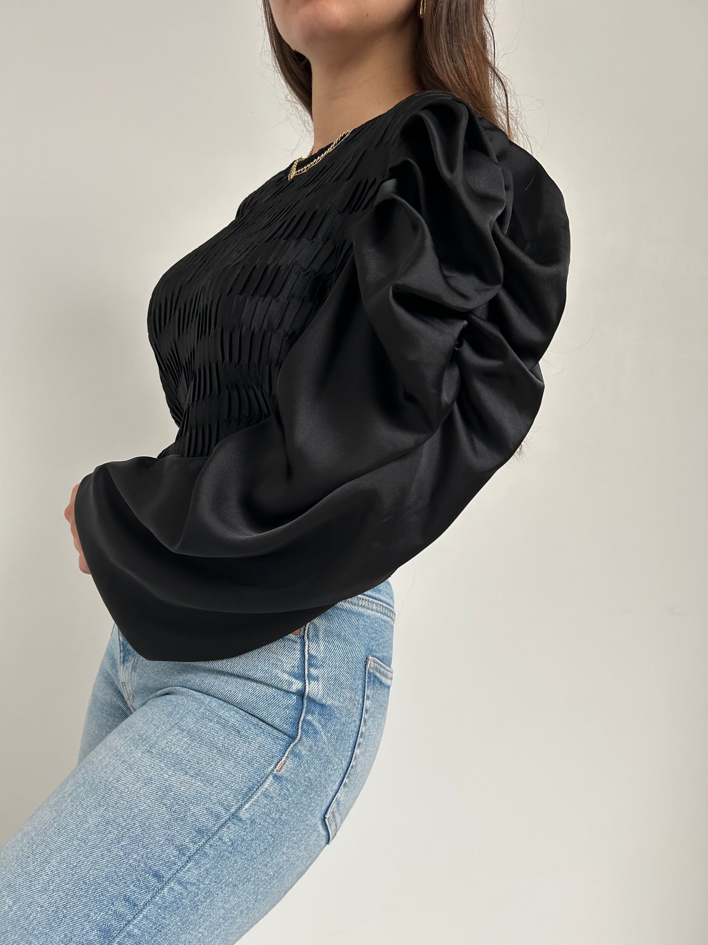 Blouse noire satinée manches bouffantes vintage Taille 38