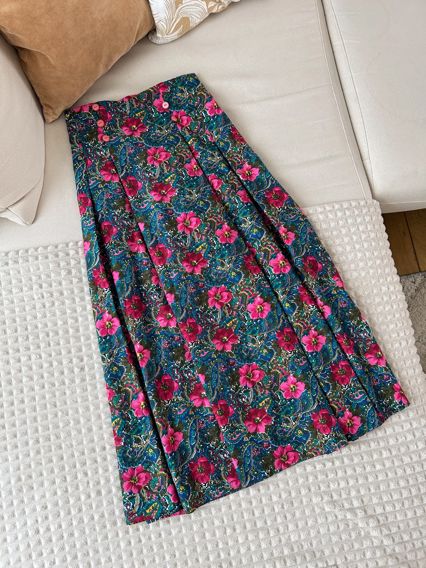 70s pleated floral skirt Size 34