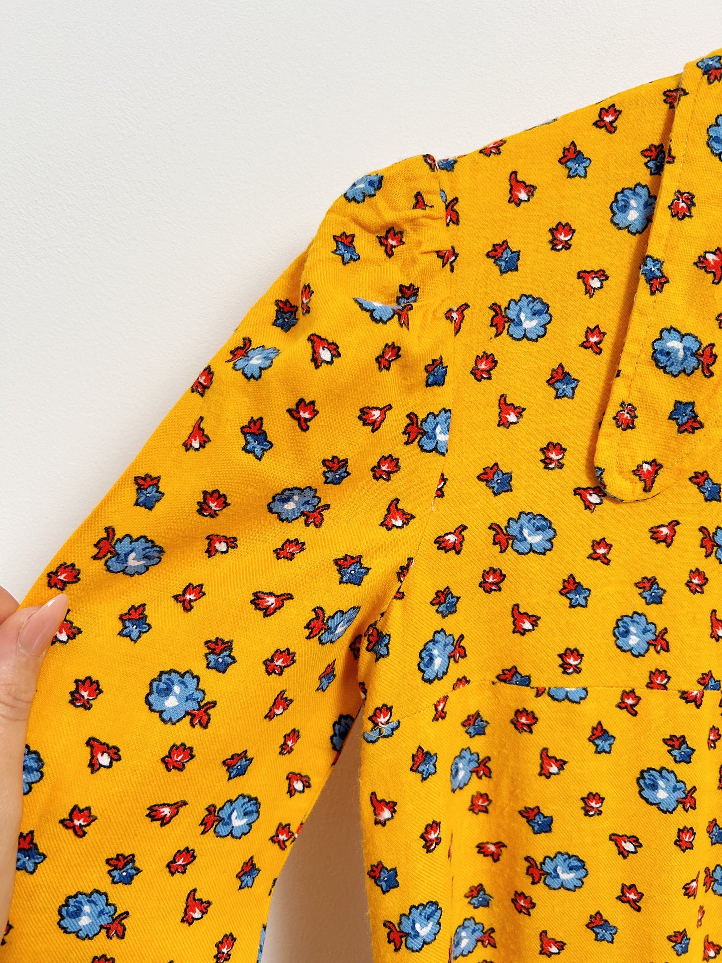 70s blue and orange floral shirt Size 34