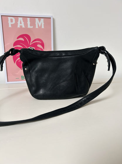 Petit sac banane en cuir noir 80s