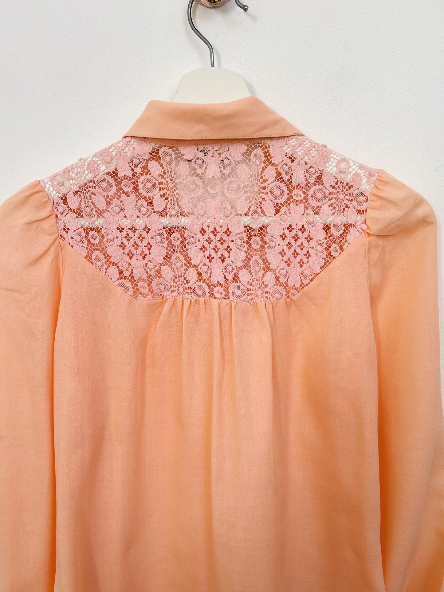 Chemise rose à dentelle 70s Taille 34