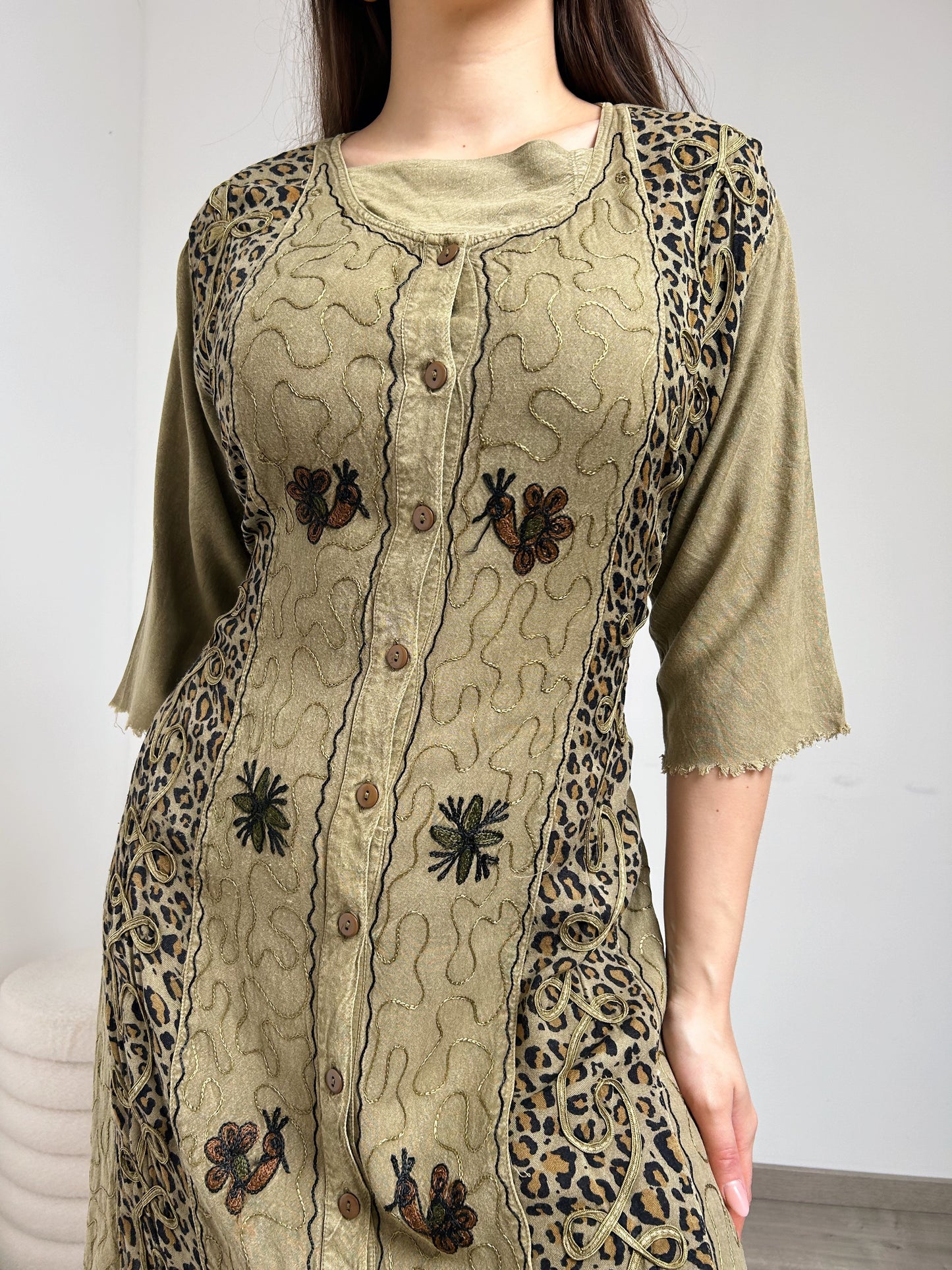 90s embroidered khaki dress Size 40