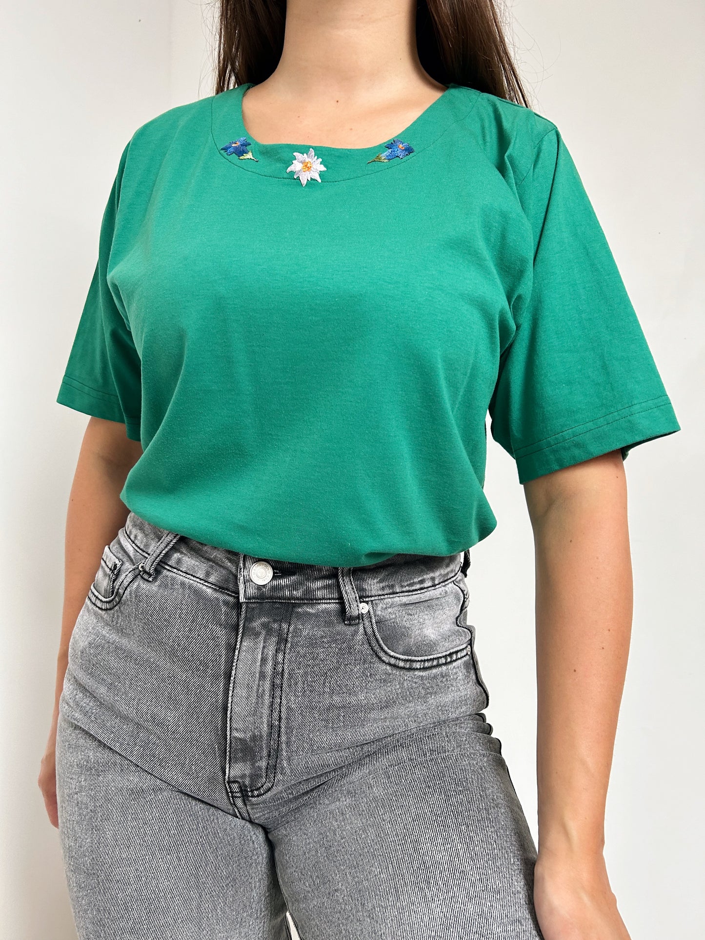 90s Embroidered Green T-Shirt Size 38/40