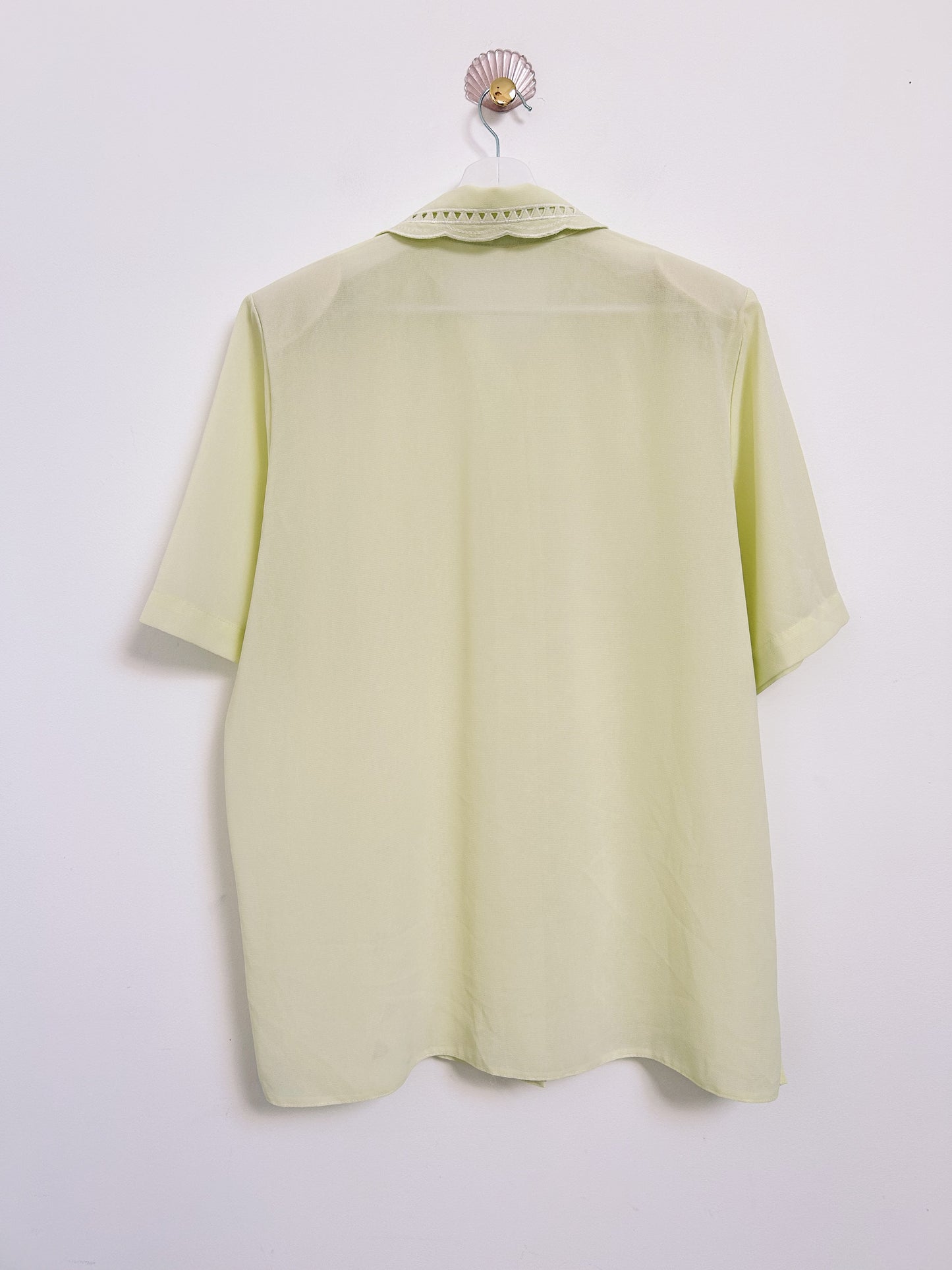 90s embroidered pastel green shirt Size 42/44