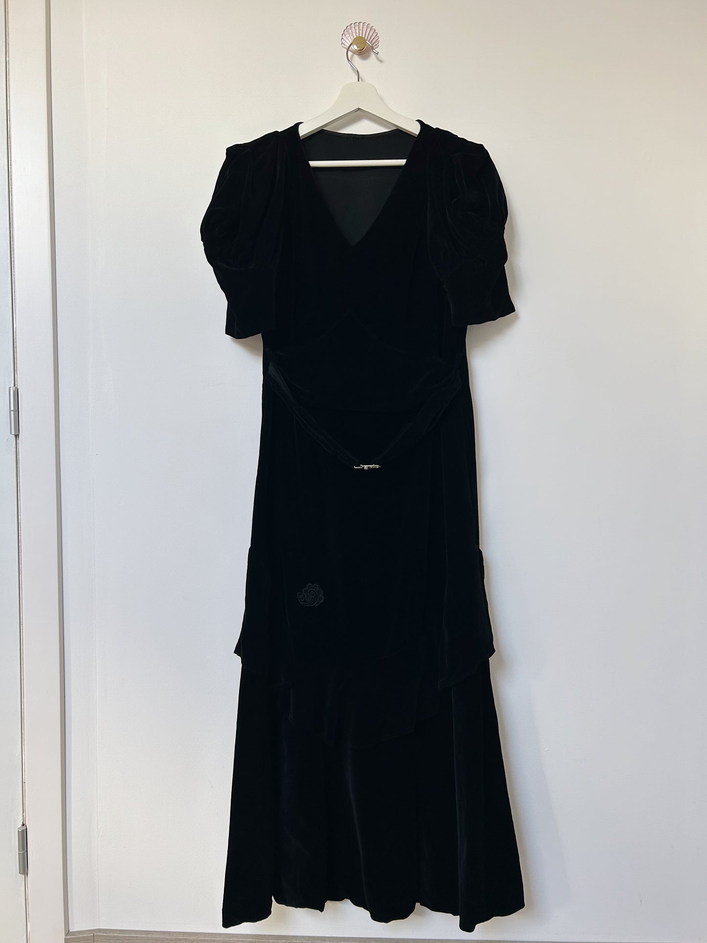 Long black velvet dress 70s Size 40