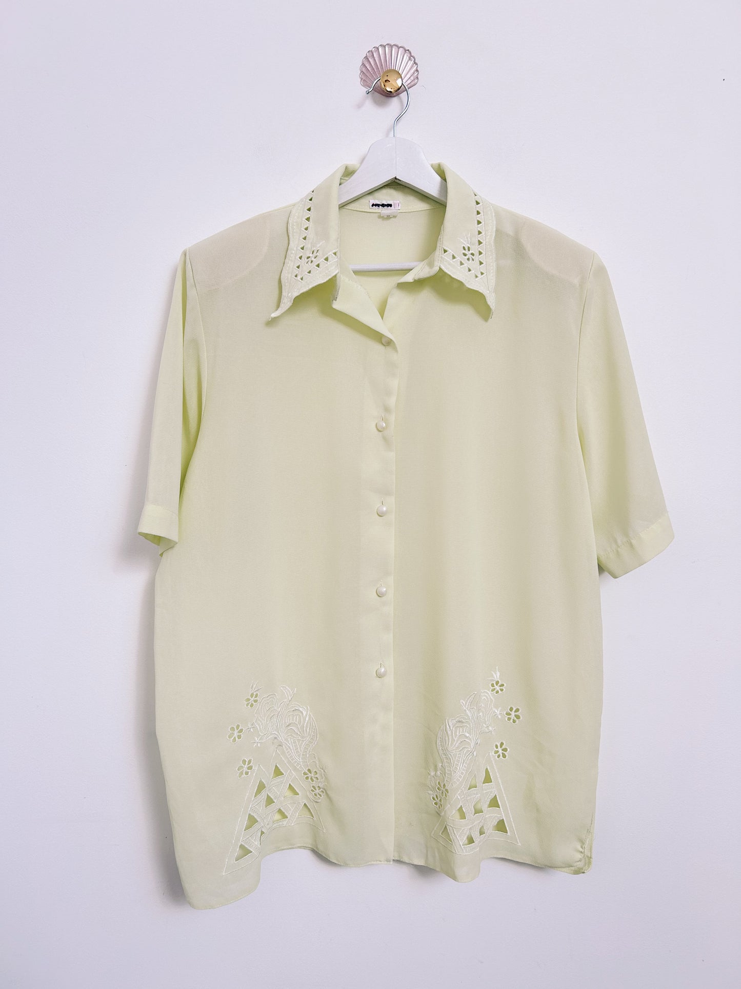 90s embroidered pastel green shirt Size 42/44