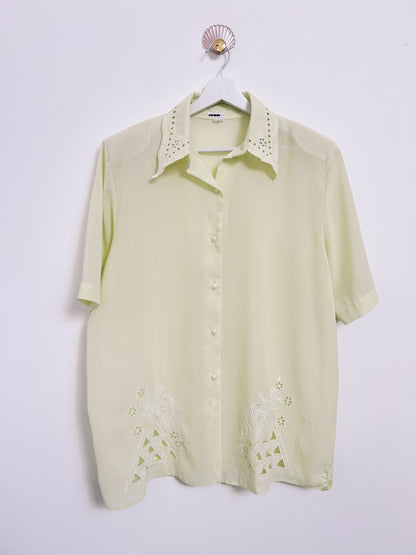 90s embroidered pastel green shirt Size 42/44