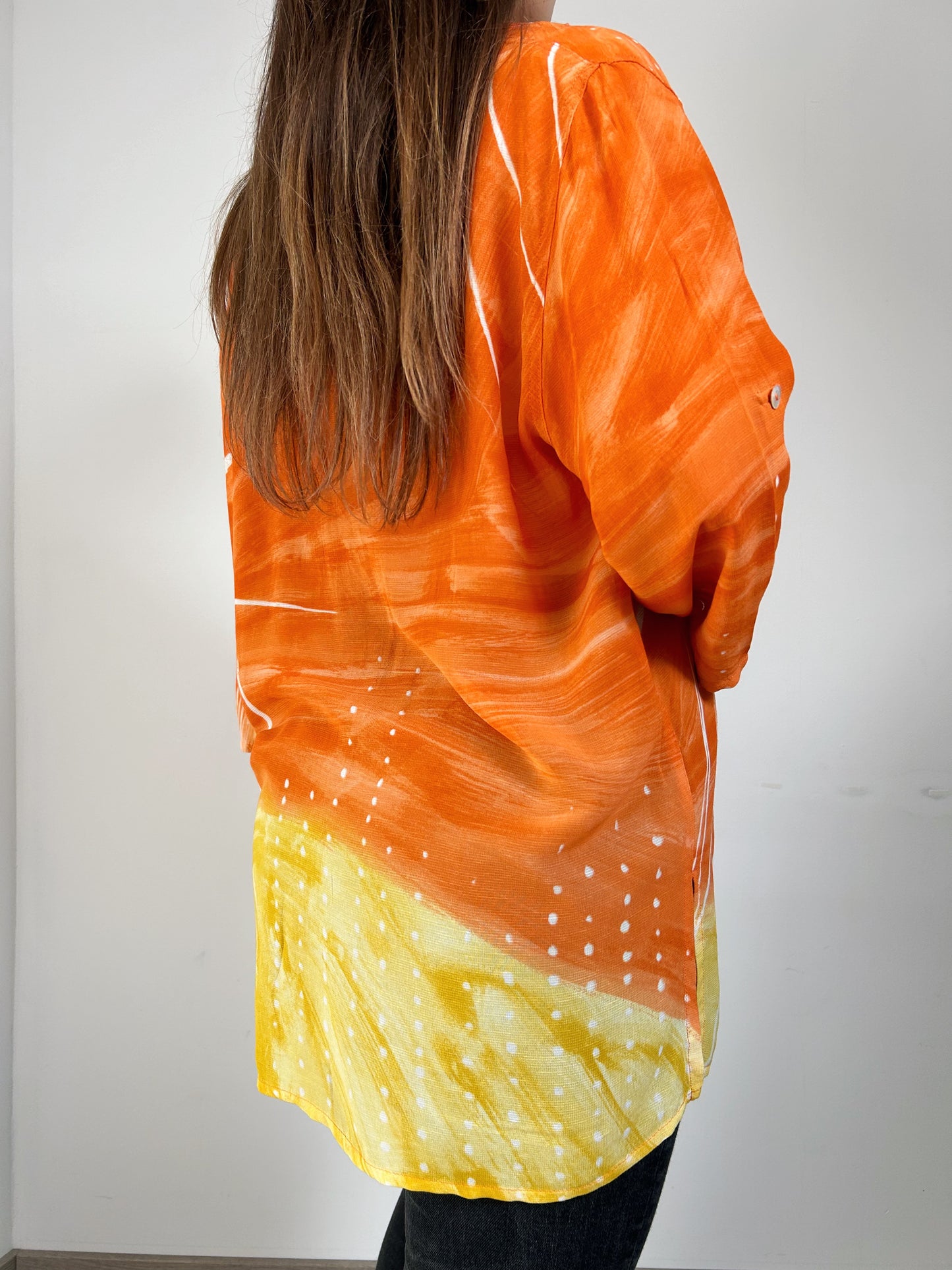 Orange oversized shirt with 90s patterns Size 36 to 40