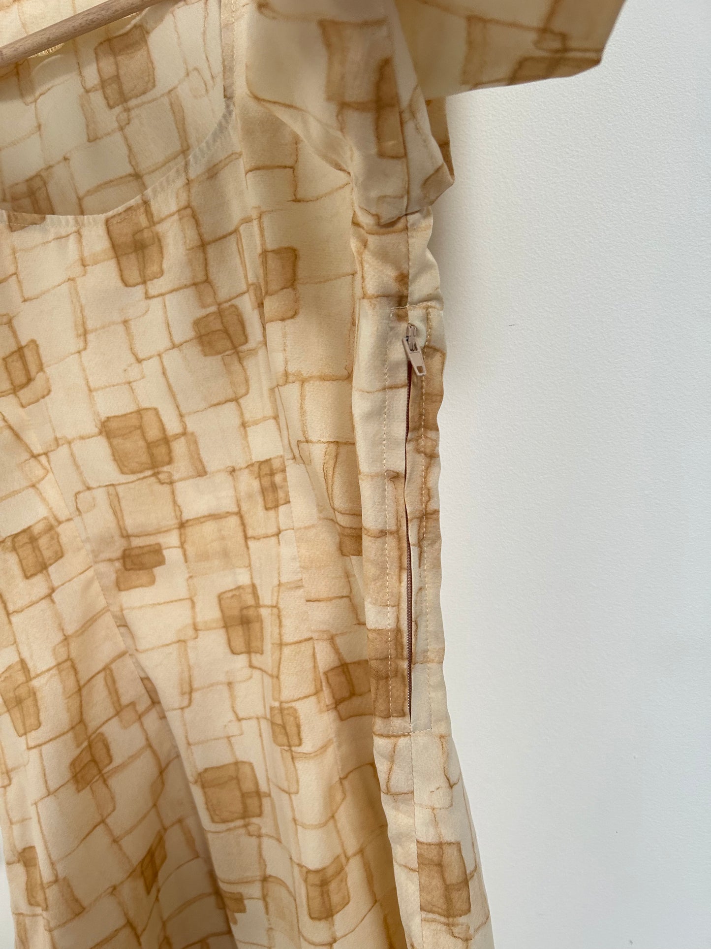 Beige 70s geometric patterned shirt Size 34