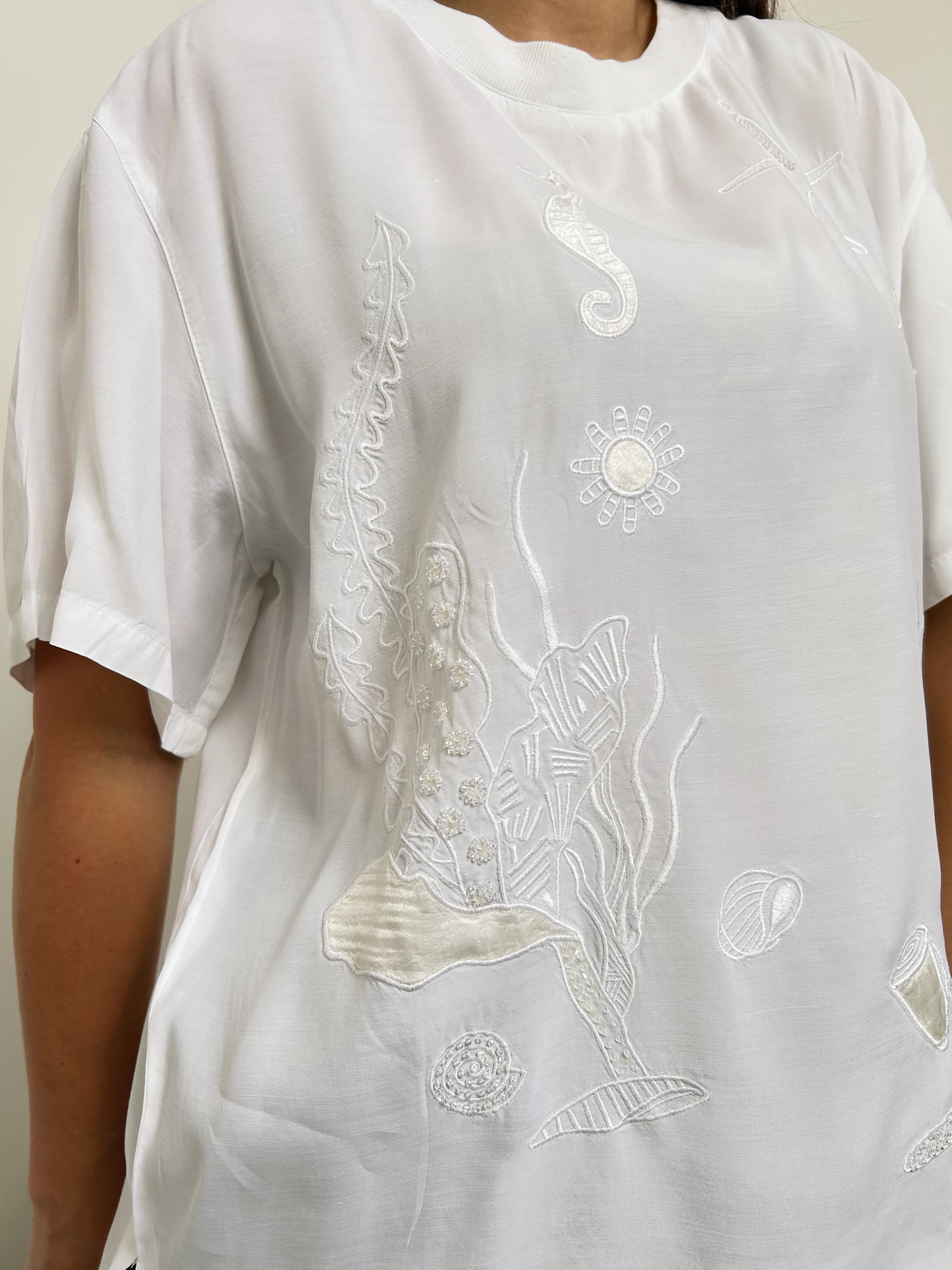 90s Ocean Embroidered Oversized T-Shirt Size 38 to 42