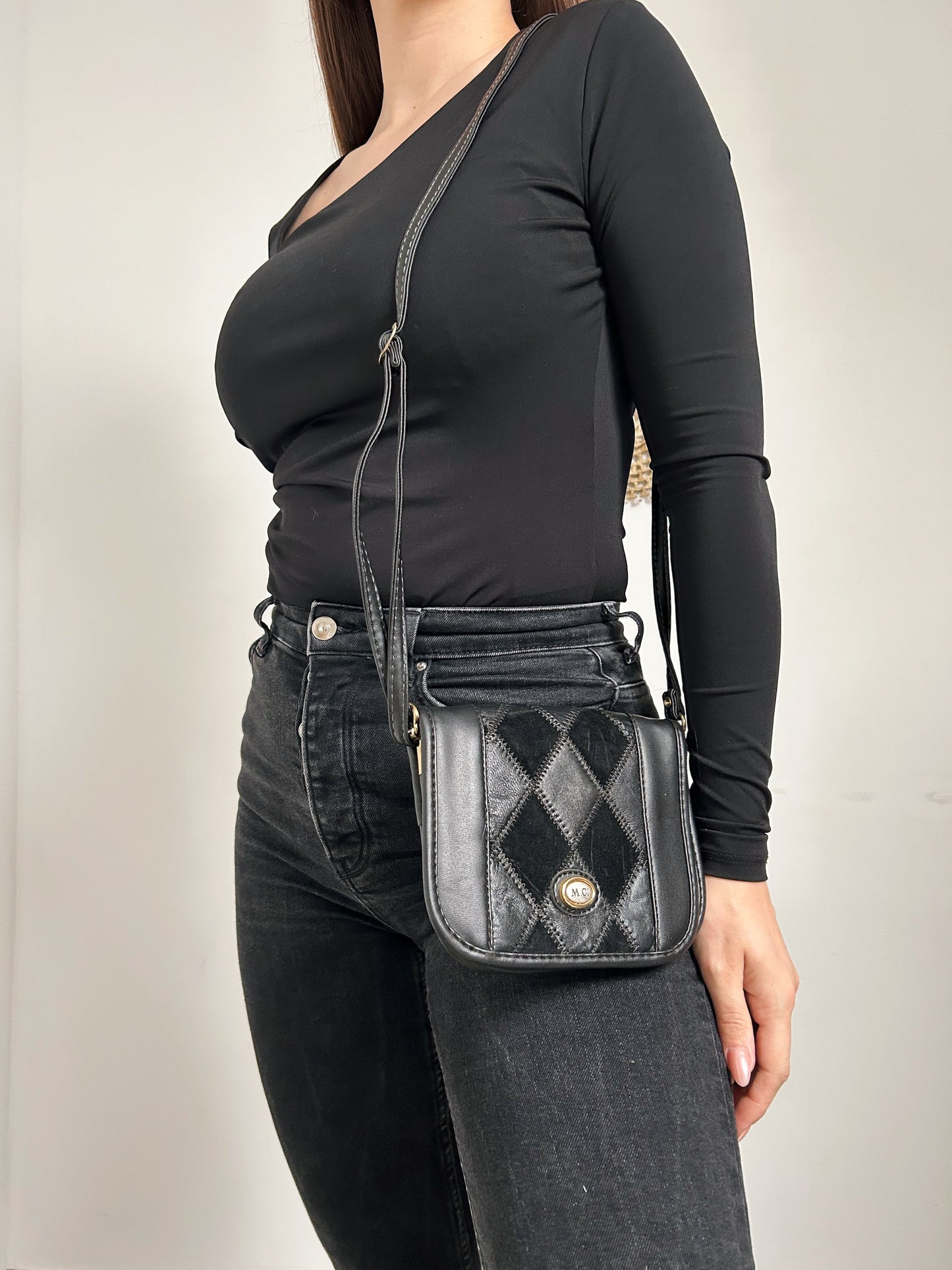 Petit sac bi matière en cuir noir 70s