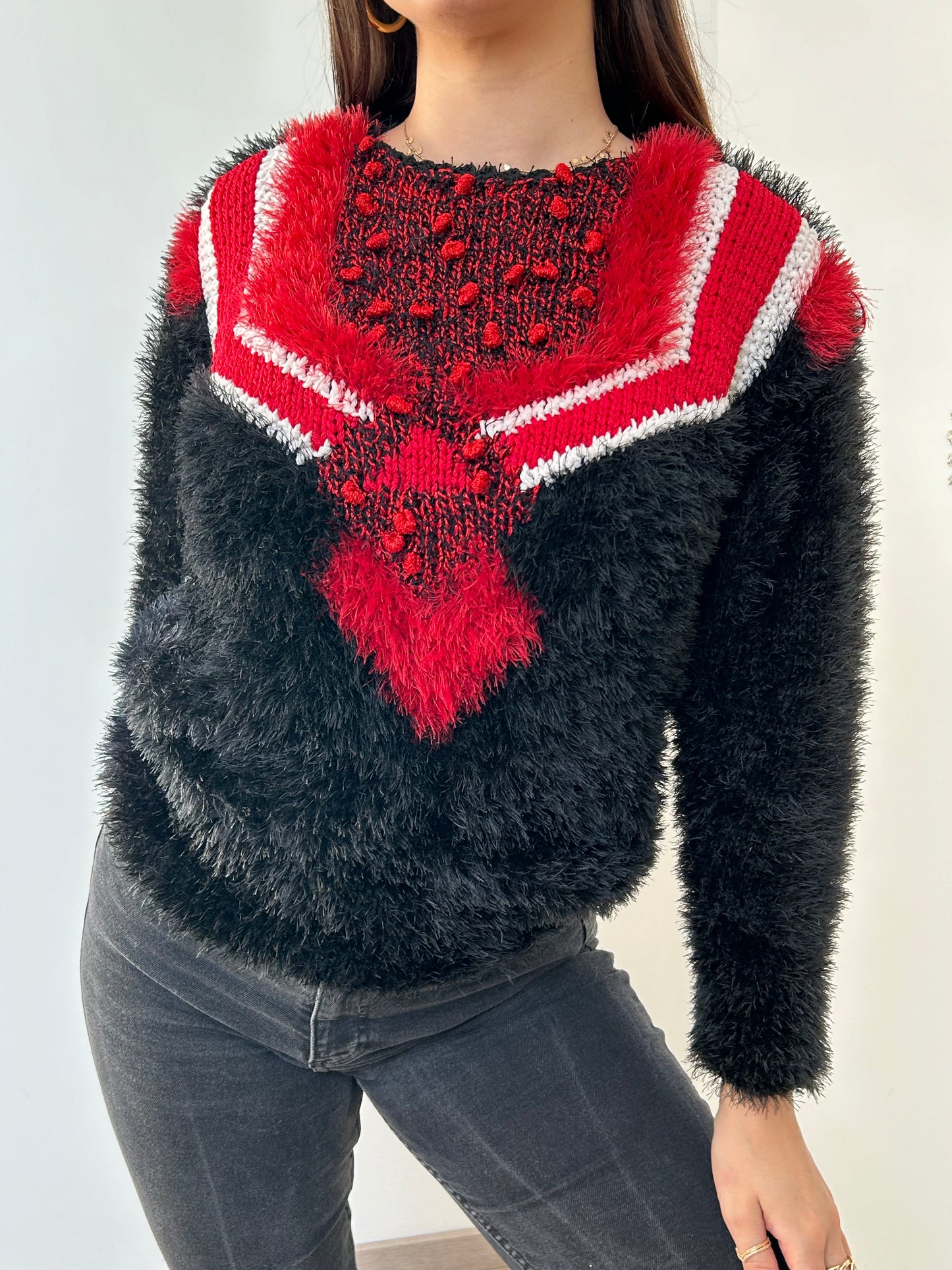 Black and red furry sweater 80s Size 36