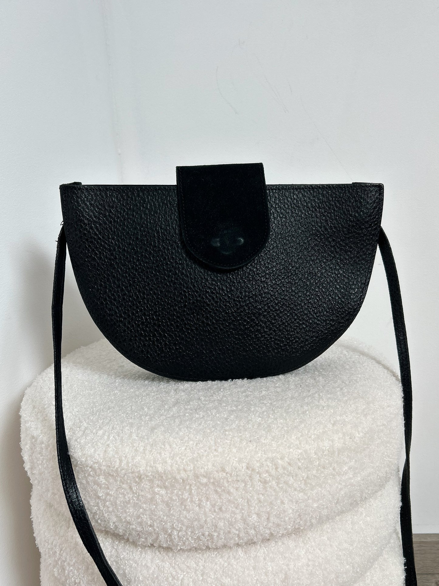 Sac demi lune en cuir noir 70s