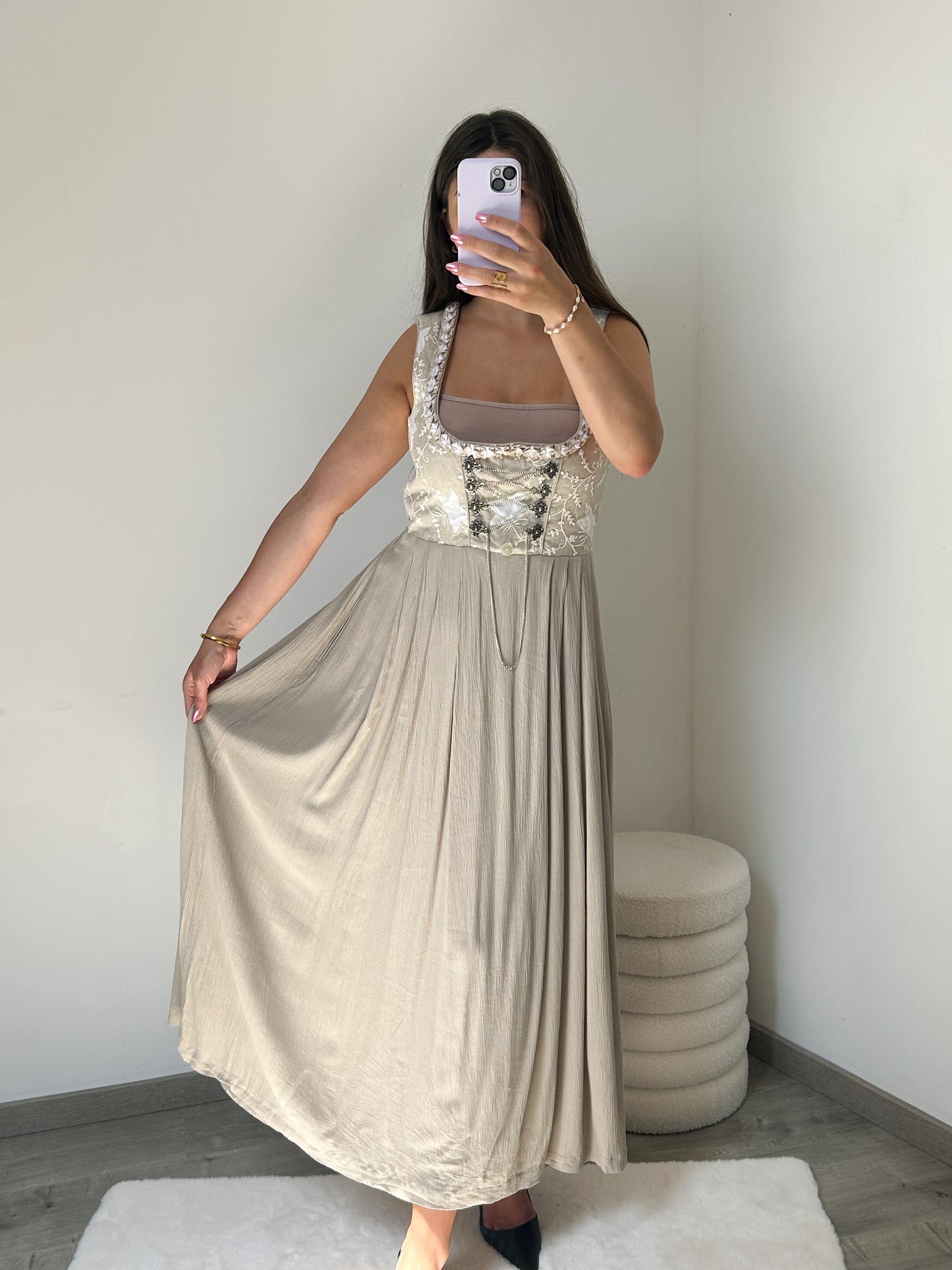 Robe autrichienne beige vintage Taille 36