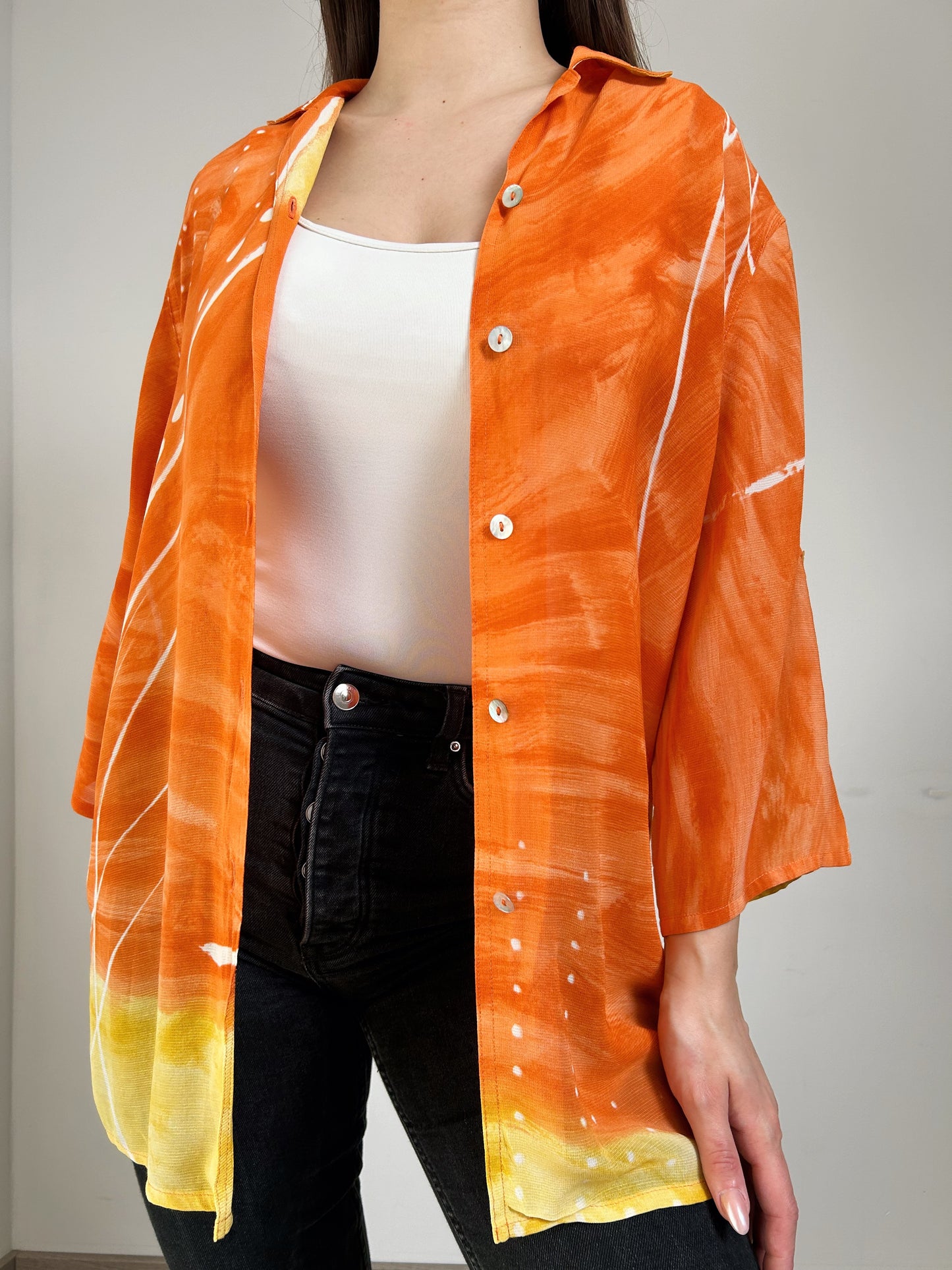 Orange oversized shirt with 90s patterns Size 36 to 40